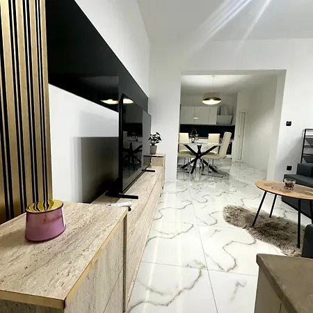 House, Ana